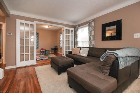 3302 Hearthstone Rd, Parma, OH 44134 photo 3