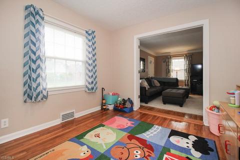 3302 Hearthstone Rd, Parma, OH 44134 photo 6