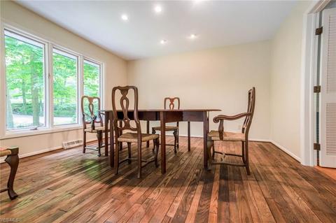 5645 Ledgebrook Ln, Solon, OH 44139 photo 4