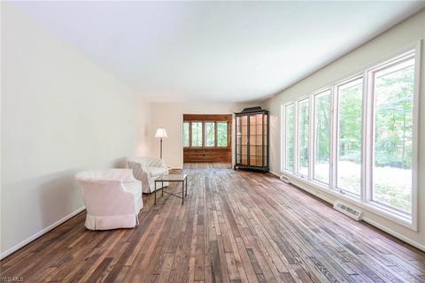 5645 Ledgebrook Ln, Solon, OH 44139 photo 3