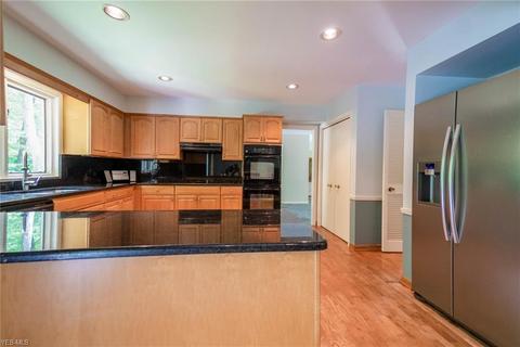 5645 Ledgebrook Ln, Solon, OH 44139 photo 12