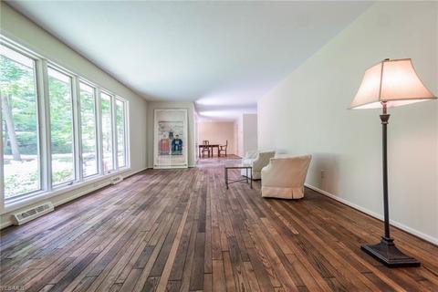 5645 Ledgebrook Ln, Solon, OH 44139 photo 9
