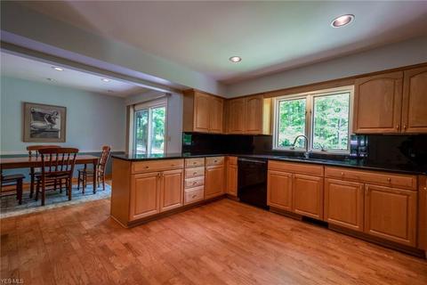 5645 Ledgebrook Ln, Solon, OH 44139 photo 5