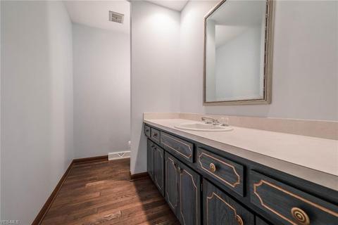 5645 Ledgebrook Ln, Solon, OH 44139 photo 11