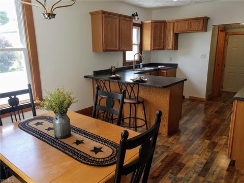 112 Ohio St, Barnesville, OH 43713 photo 3