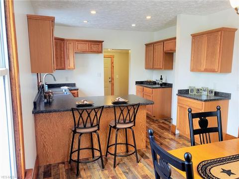 112 Ohio St, Barnesville, OH 43713 photo 4