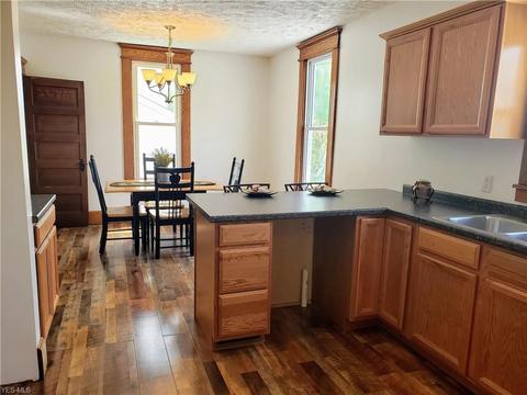 112 Ohio St, Barnesville, OH 43713 photo 5