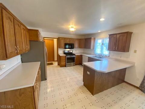 280 Pine St, Creston, OH 44217 photo 3