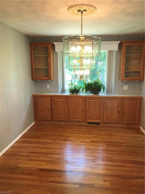 2303 Augustine Dr, Parma, OH 44134 photo 6