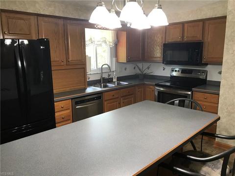 2303 Augustine Dr, Parma, OH 44134 photo 8