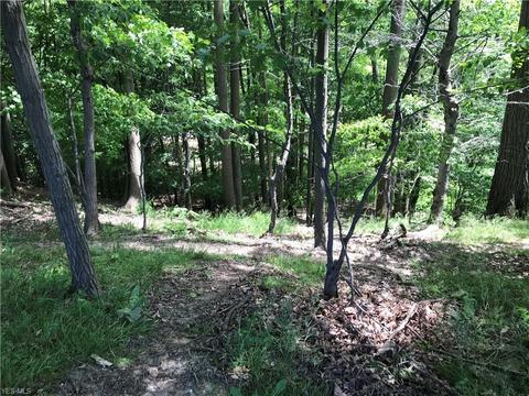 2303 Augustine Dr, Parma, OH 44134 photo 3