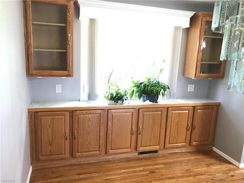 2303 Augustine Dr, Parma, OH 44134 photo 7