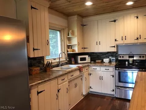 1531 N Walnut St, Dover, OH 44622 photo 11