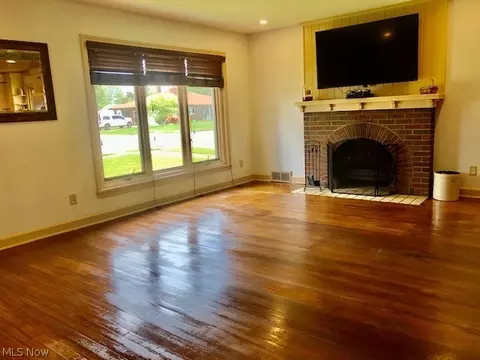 1531 N Walnut St, Dover, OH 44622 photo 9
