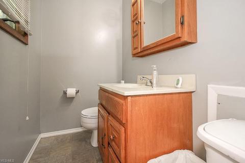 2123 E 41st St, Lorain, OH 44055 photo 10