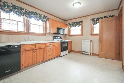207 Eastern Heights Blvd, Elyria, OH 44035 photo 13