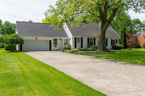 5518 Rosecliff Dr, Lorain, OH 44053 photo 2