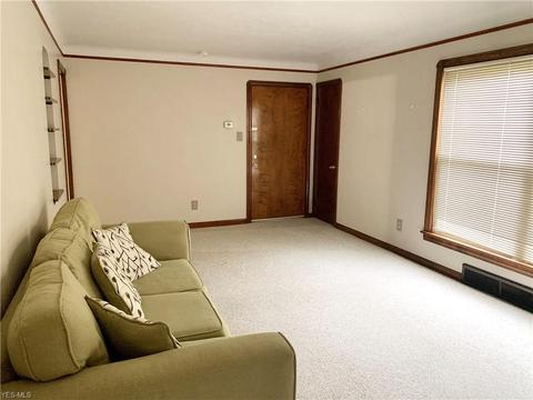 7618 Ridgefield Ave, Parma, OH 44129 photo 10
