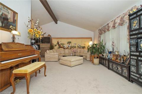 6930 Drexel Dr, Seven Hills, OH 44131 photo 5