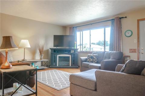 30312 Arnold Rd, Willowick, OH 44095 photo 4