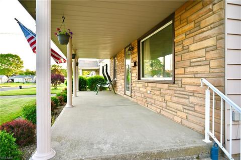 229 Renee Dr, Struthers, OH 44471 photo 2