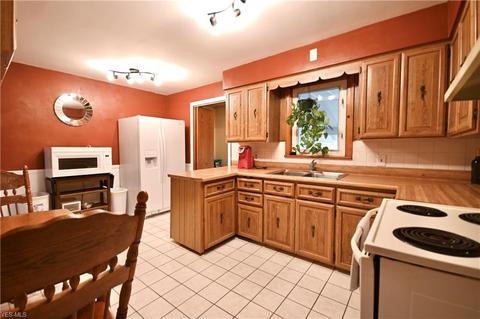 229 Renee Dr, Struthers, OH 44471 photo 7