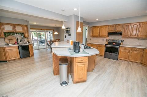 7600 Ridge Rd, Parma, OH 44129 photo 2