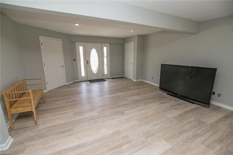 7600 Ridge Rd, Parma, OH 44129 photo 5