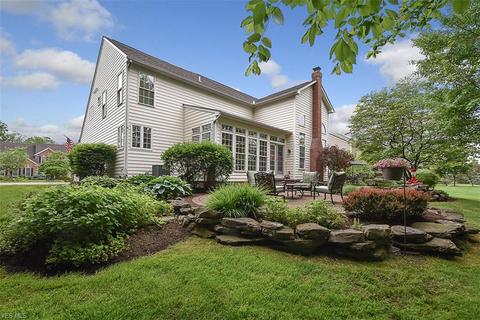 7382 Capilano Dr, Solon, OH 44139 photo 2