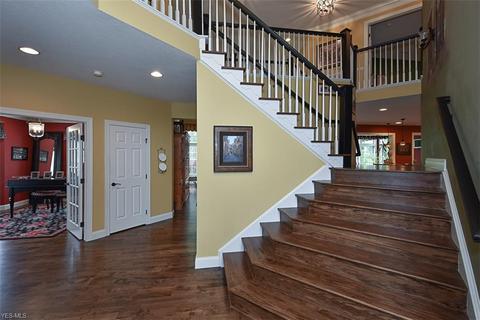 7382 Capilano Dr, Solon, OH 44139 photo 3
