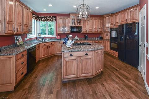 7382 Capilano Dr, Solon, OH 44139 photo 10