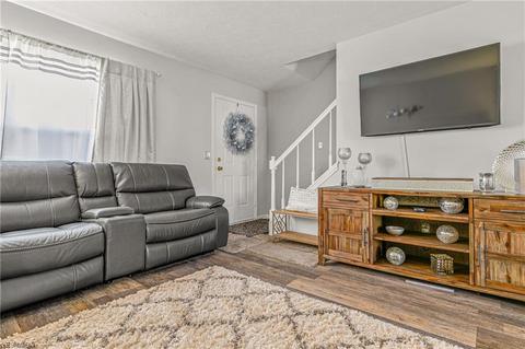 9821 Stratton Ct, Mentor, OH 44060 photo 4