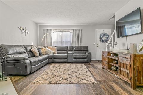 9821 Stratton Ct, Mentor, OH 44060 photo 3