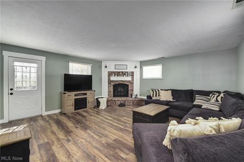 42953 Haven Dr, Elyria, OH 44035 photo 2