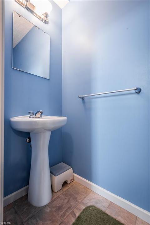 2894 Captens St NE, Canton, OH 44721 photo 11