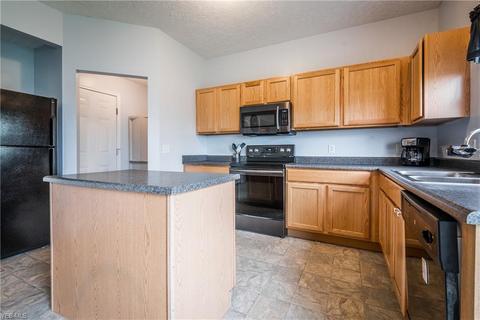 2894 Captens St NE, Canton, OH 44721 photo 9