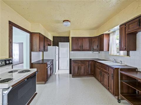 1057 Mount Vernon Ave, Akron, OH 44310 photo 11