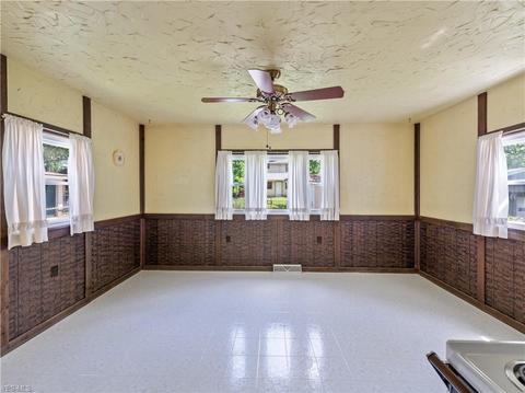 1057 Mount Vernon Ave, Akron, OH 44310 photo 12