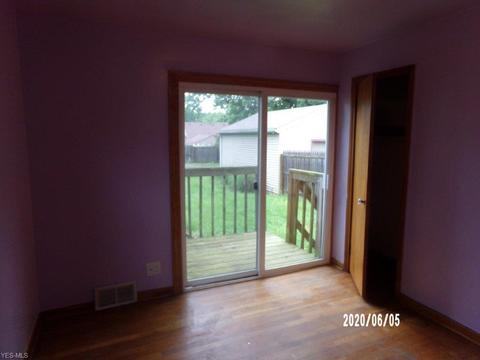 33 Creed St, Struthers, OH 44471 photo 8