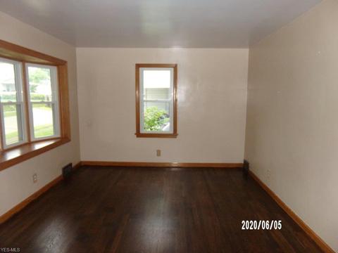 33 Creed St, Struthers, OH 44471 photo 6