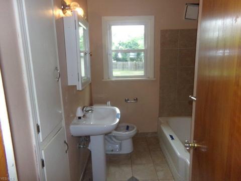 33 Creed St, Struthers, OH 44471 photo 7