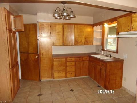 33 Creed St, Struthers, OH 44471 photo 3