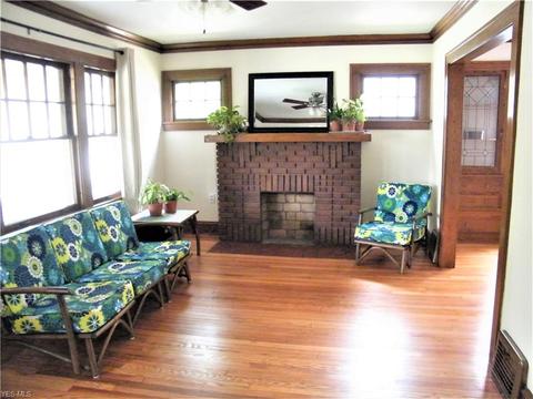 112 Baker St, Berea, OH 44017 photo 2