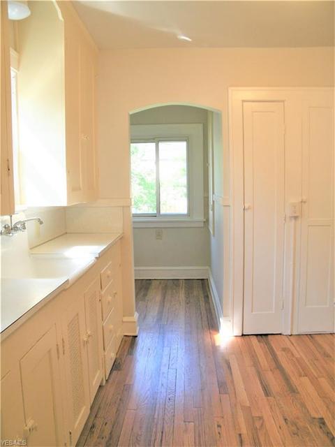 112 Baker St, Berea, OH 44017 photo 6