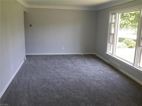 10140 Moore Dr, Parma, OH 44130 photo 14