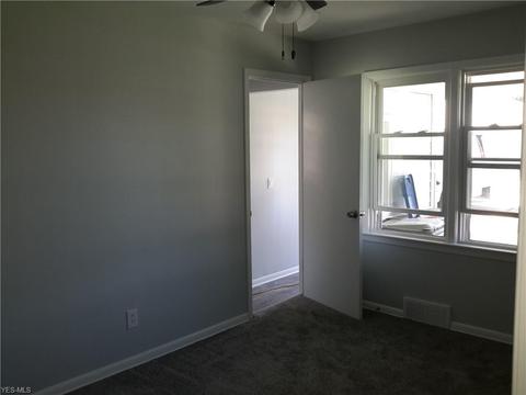 10140 Moore Dr, Parma, OH 44130 photo 7