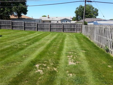 10140 Moore Dr, Parma, OH 44130 photo 3