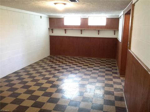 10140 Moore Dr, Parma, OH 44130 photo 6