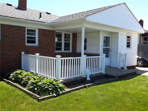 10140 Moore Dr, Parma, OH 44130 photo 4