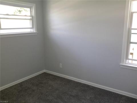 10140 Moore Dr, Parma, OH 44130 photo 11